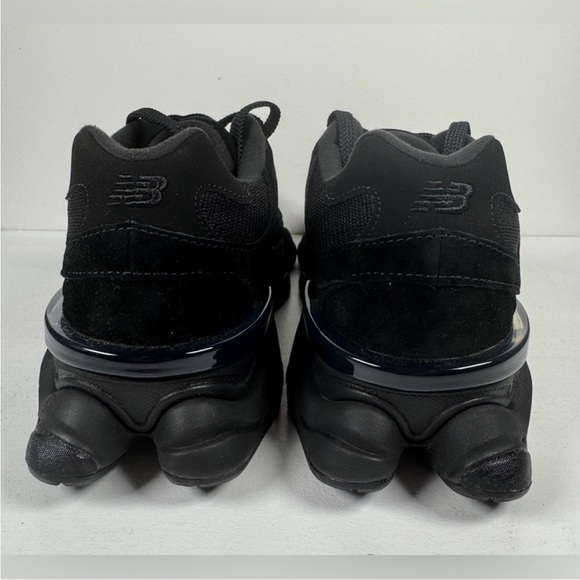 New Balance 9060 Triple Black Womens sz 7 - Picture 4 of 6